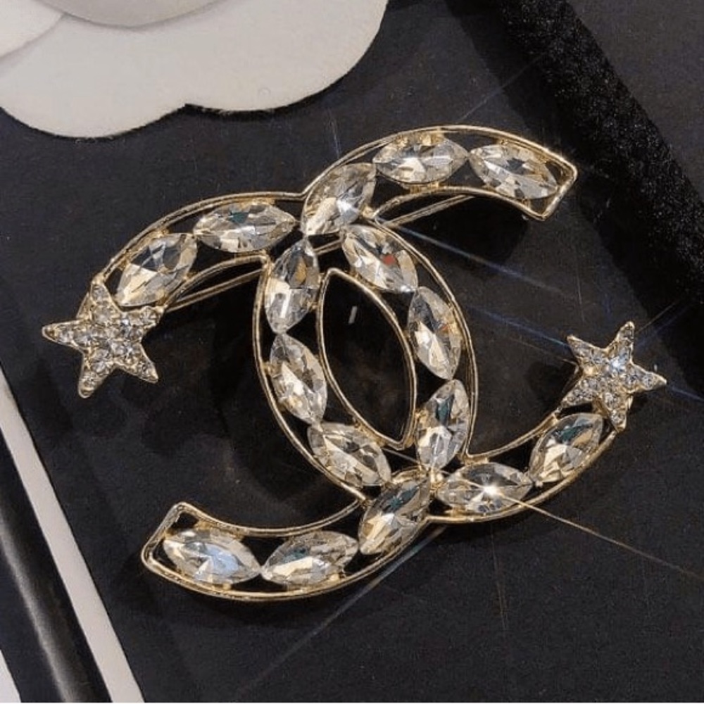CHANEL STARS CLASSIC CC LOGO CRYSTALS LARGE BROOCH PIN Gold Diamonds 😍 Rare